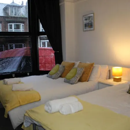 Holiday home Sheldon House *