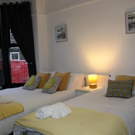 Holiday home Sheldon House *